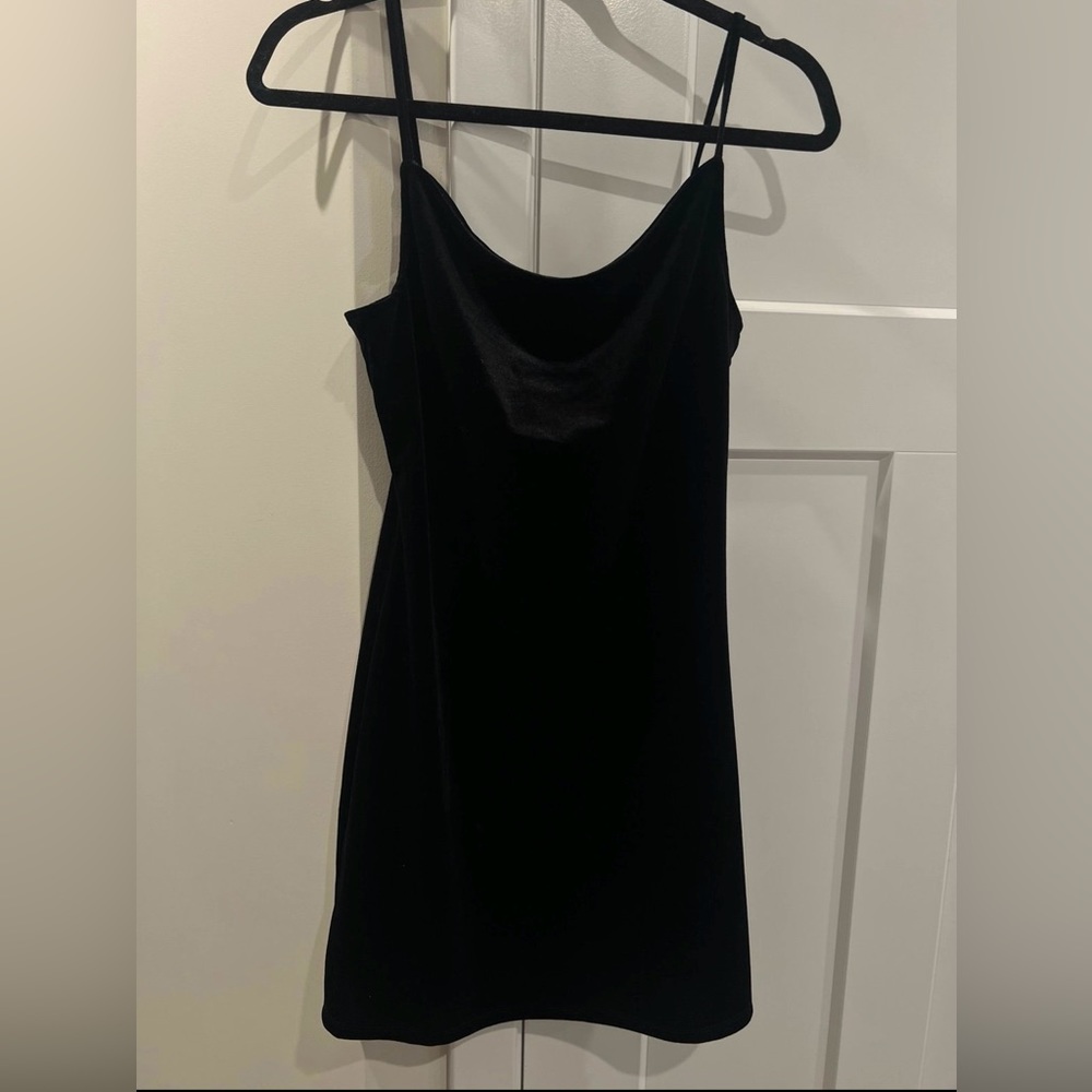 black mini velvet dress